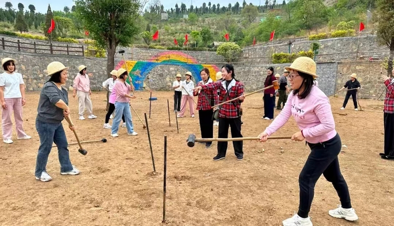 幼儿园全体教职工赴...